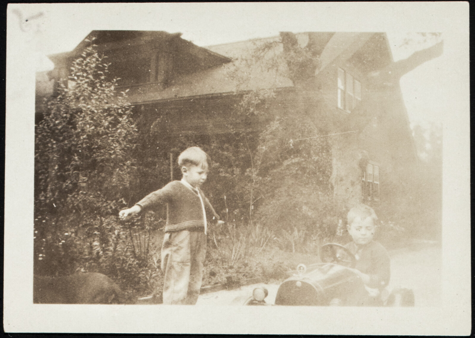 Young Richard Diebenkorn with Family